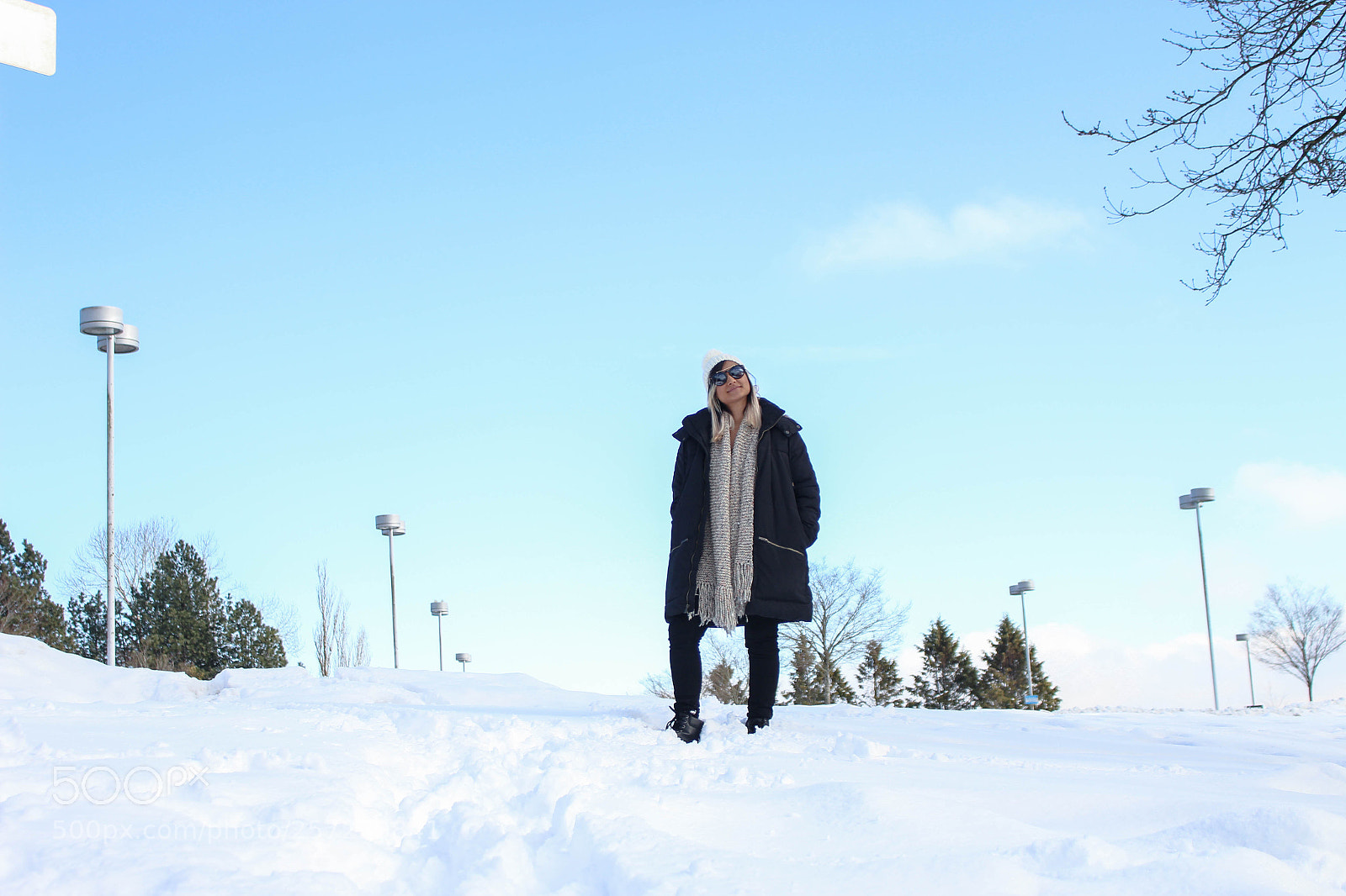 Canon EOS 700D (EOS Rebel T5i / EOS Kiss X7i) sample photo. Woman in snow with photography