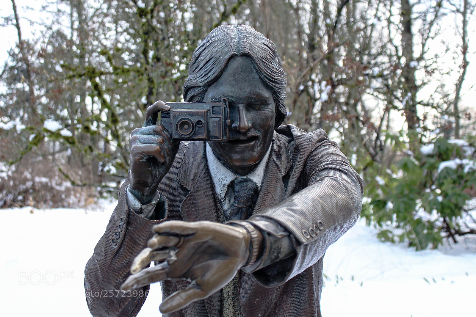 Canon EOS 700D (EOS Rebel T5i / EOS Kiss X7i) sample photo. Statue of a photographer photography