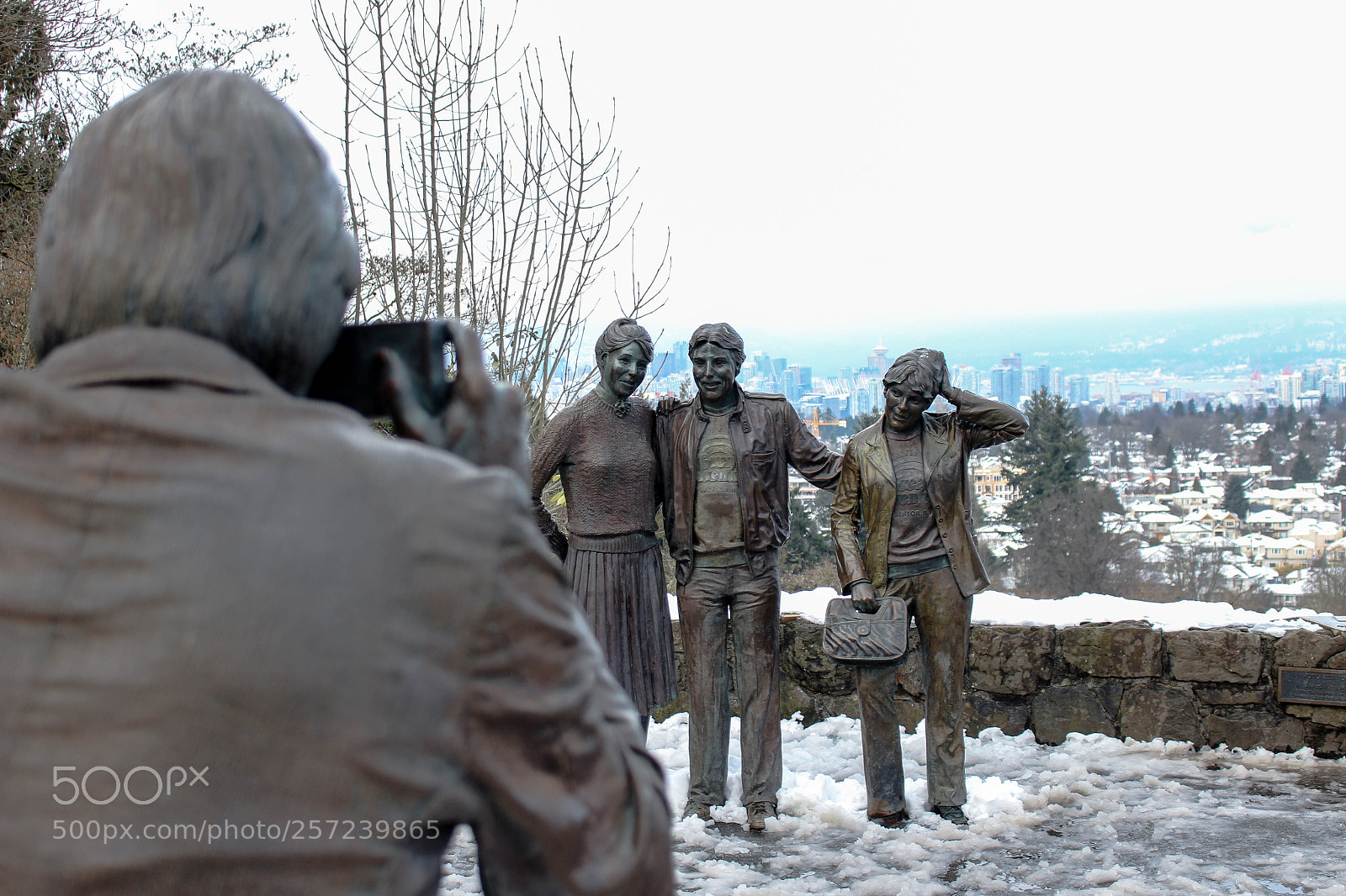 Canon EOS 700D (EOS Rebel T5i / EOS Kiss X7i) sample photo. Statue of a photographer photography