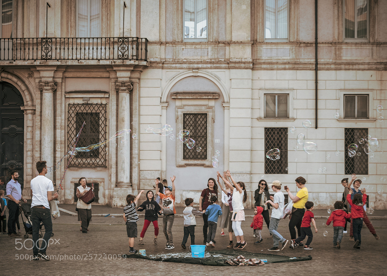 Panasonic Lumix DC-G9 sample photo. Bubbles in roma photography