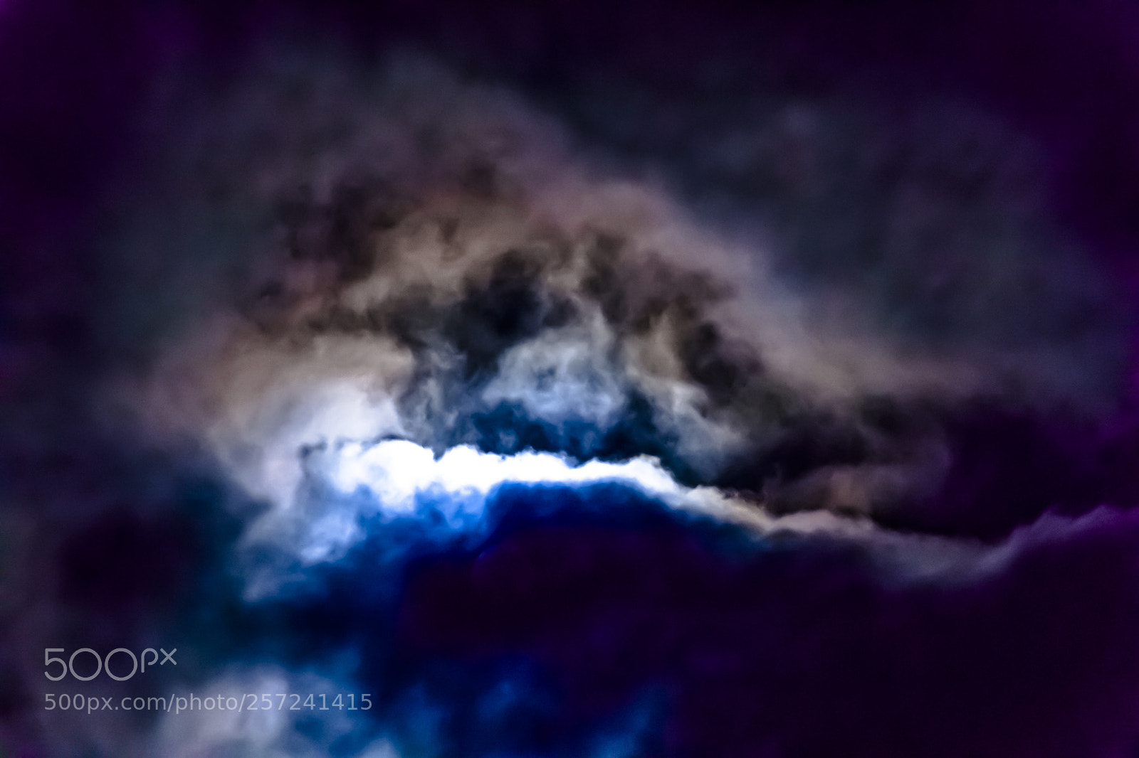 Canon EOS 650D (EOS Rebel T4i / EOS Kiss X6i) sample photo. Moon of clouded color photography