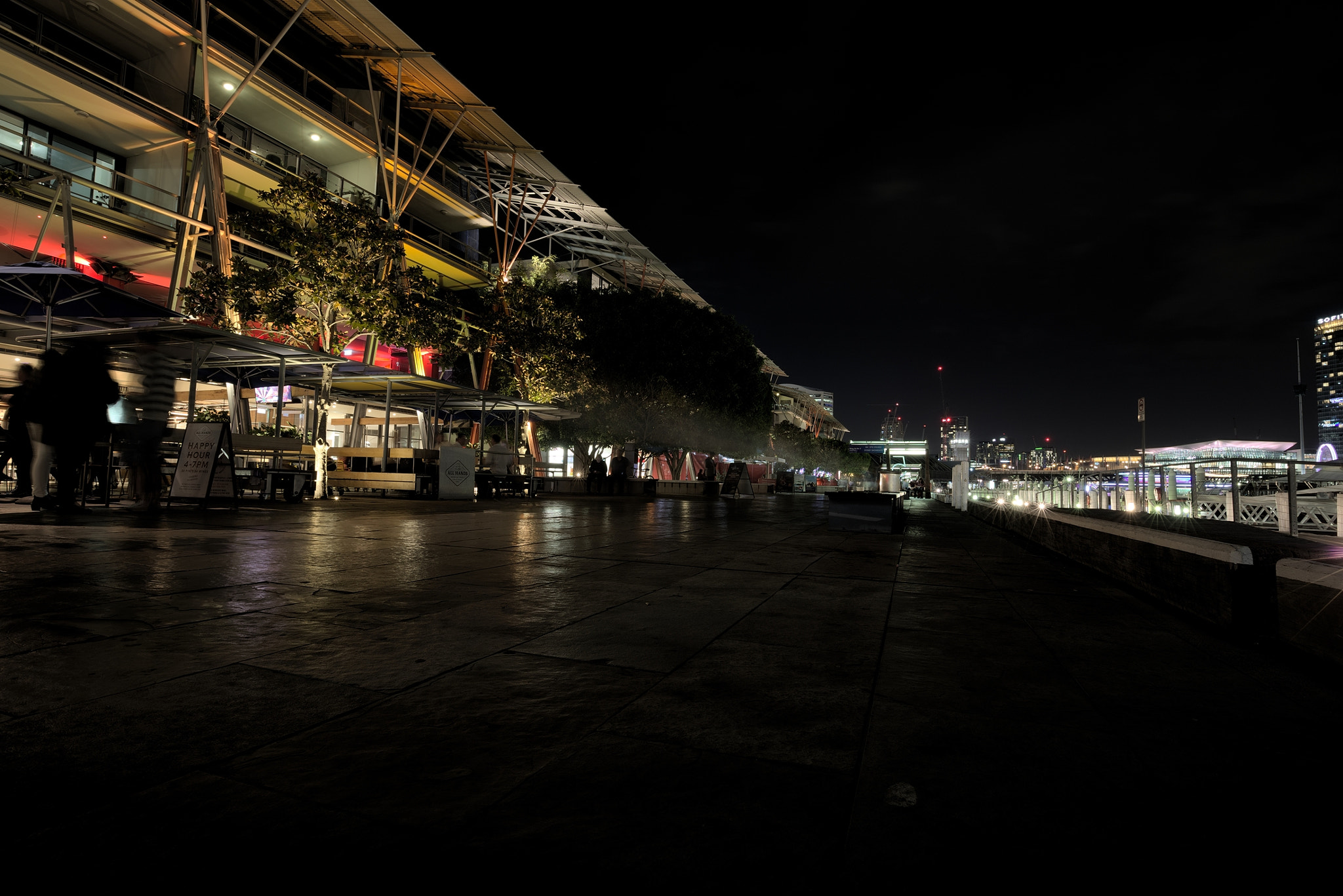 Canon EF 16-35mm F4L IS USM sample photo. Walkway by the harbour photography