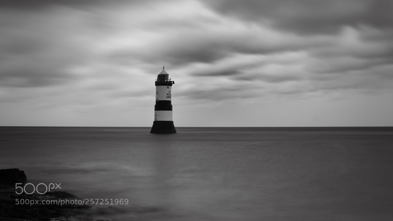 Canon EOS 750D (EOS Rebel T6i / EOS Kiss X8i) sample photo. Lighthouse b&w photography