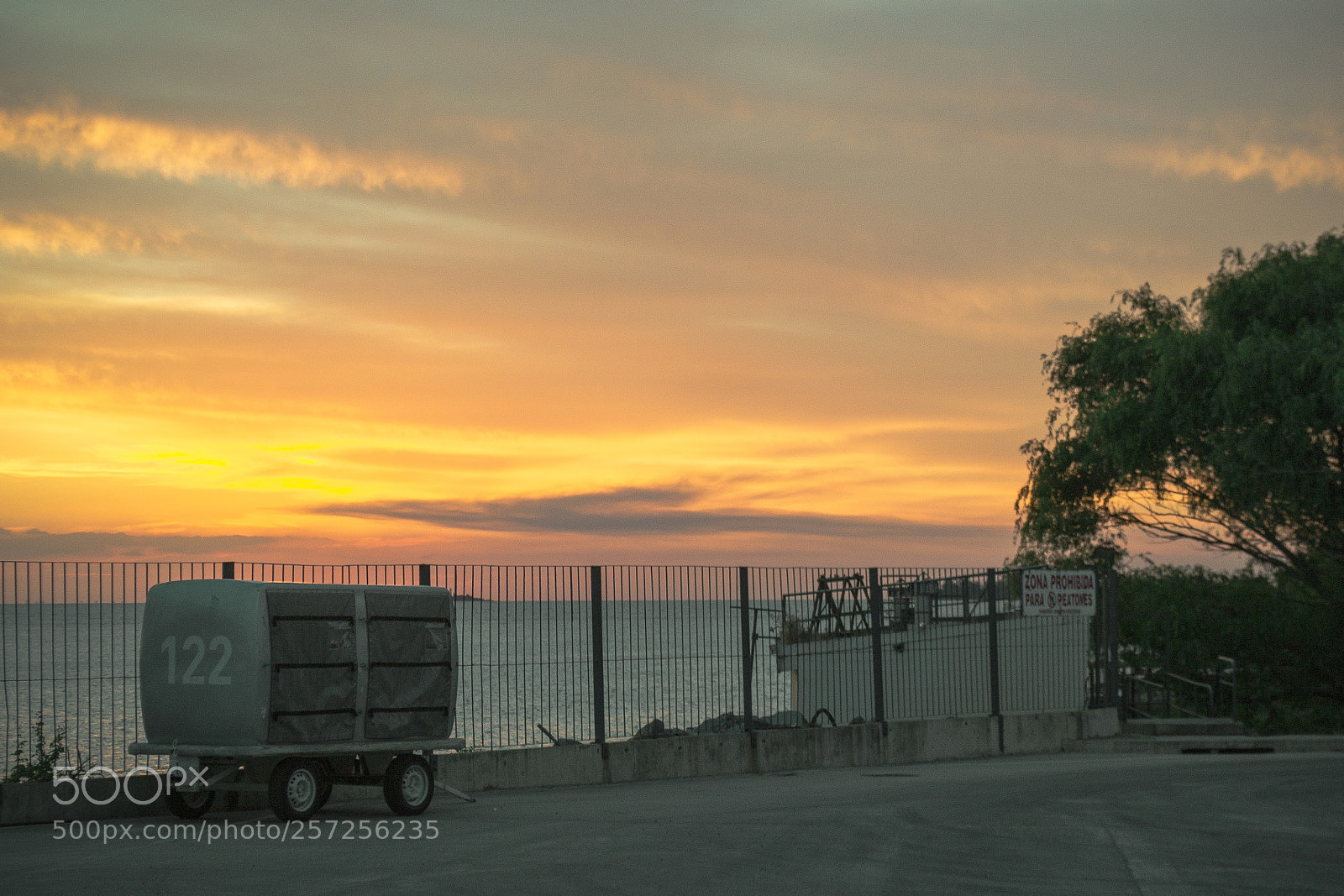 Nikon D3100 sample photo. Atardecer en la terminal photography
