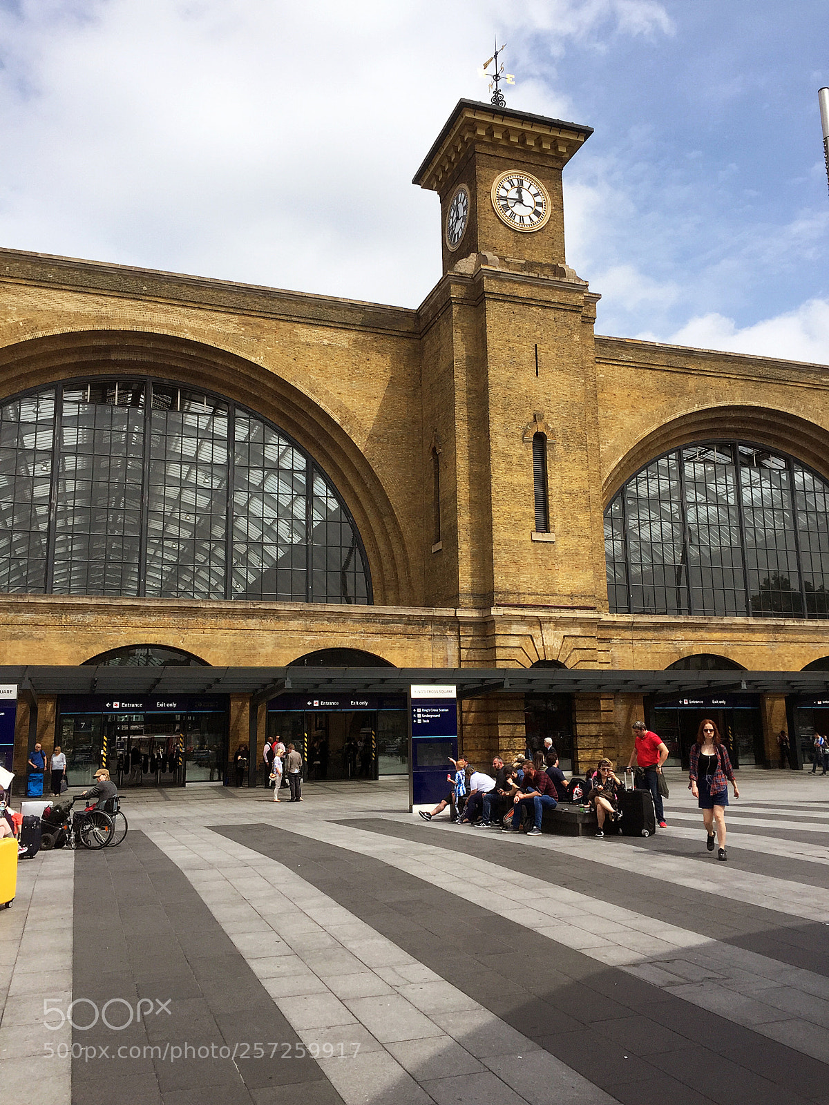 Apple iPhone 6 sample photo. Train station photography