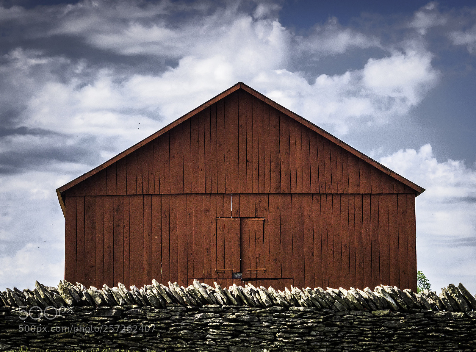 Olympus OM-D E-M1 Mark II sample photo. The red barn photography