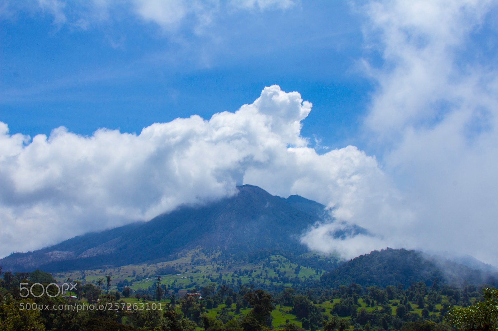 Canon EOS 1200D (EOS Rebel T5 / EOS Kiss X70 / EOS Hi) sample photo. Volcán turrialba photography