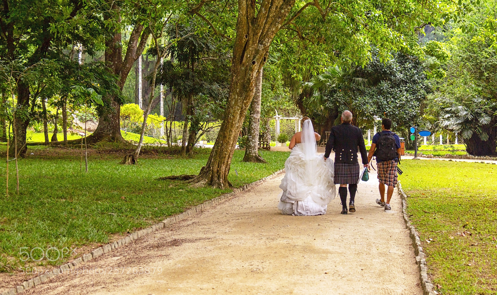 Canon EOS 60D sample photo. The dress, the skirt photography
