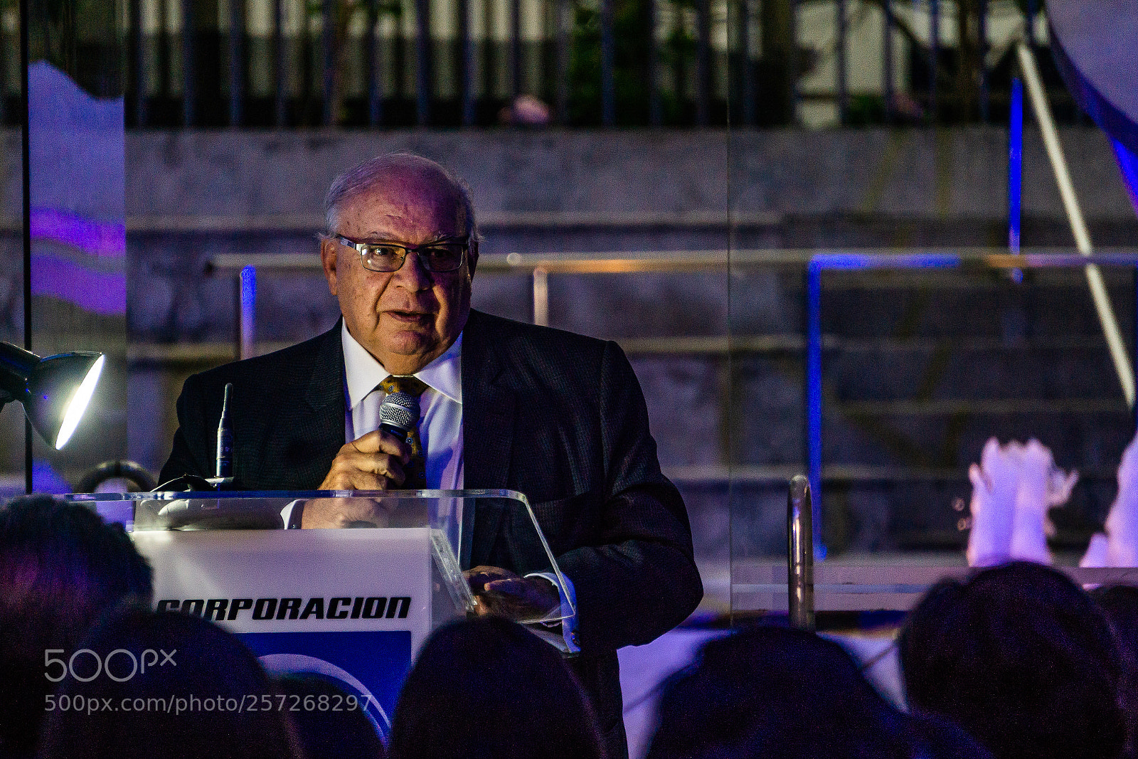 Sony a6000 sample photo. Conferencia photography