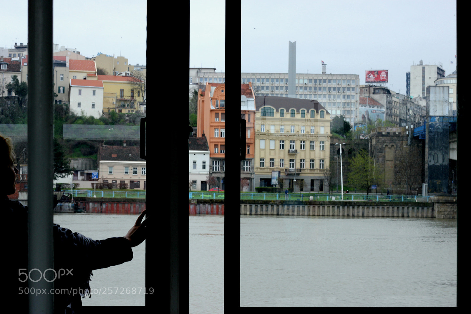 Canon EOS 550D (EOS Rebel T2i / EOS Kiss X4) sample photo. A woman at the photography