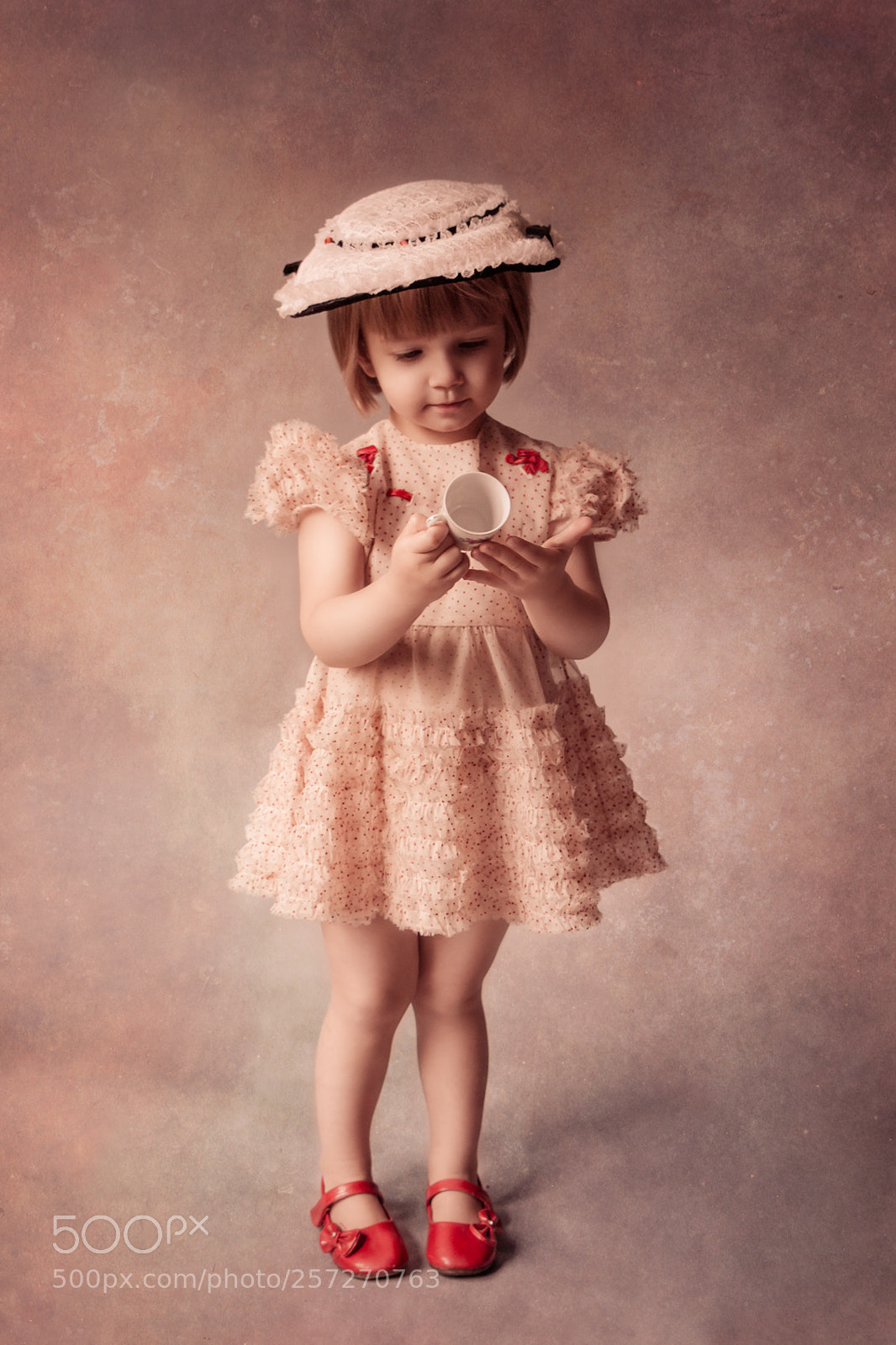 Canon EOS 60D sample photo. Lady with a teacup photography