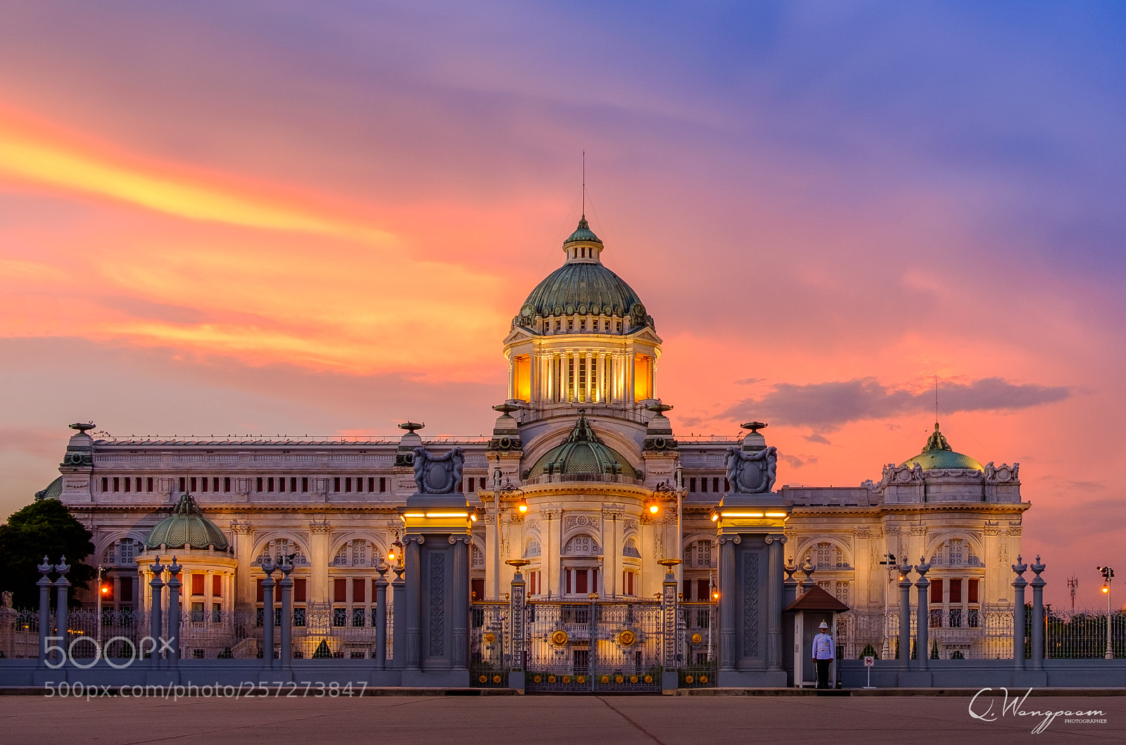 Fujifilm X-T20 sample photo. "ananta samakhom throne hall" photography