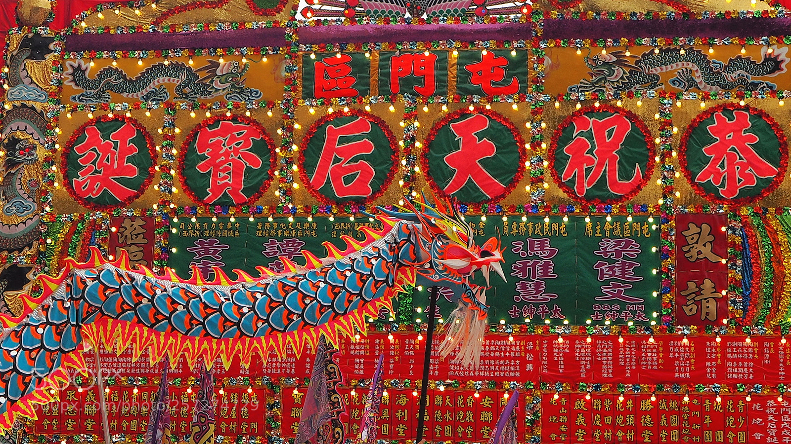 Olympus OM-D E-M10 II sample photo. Dragon dance photography