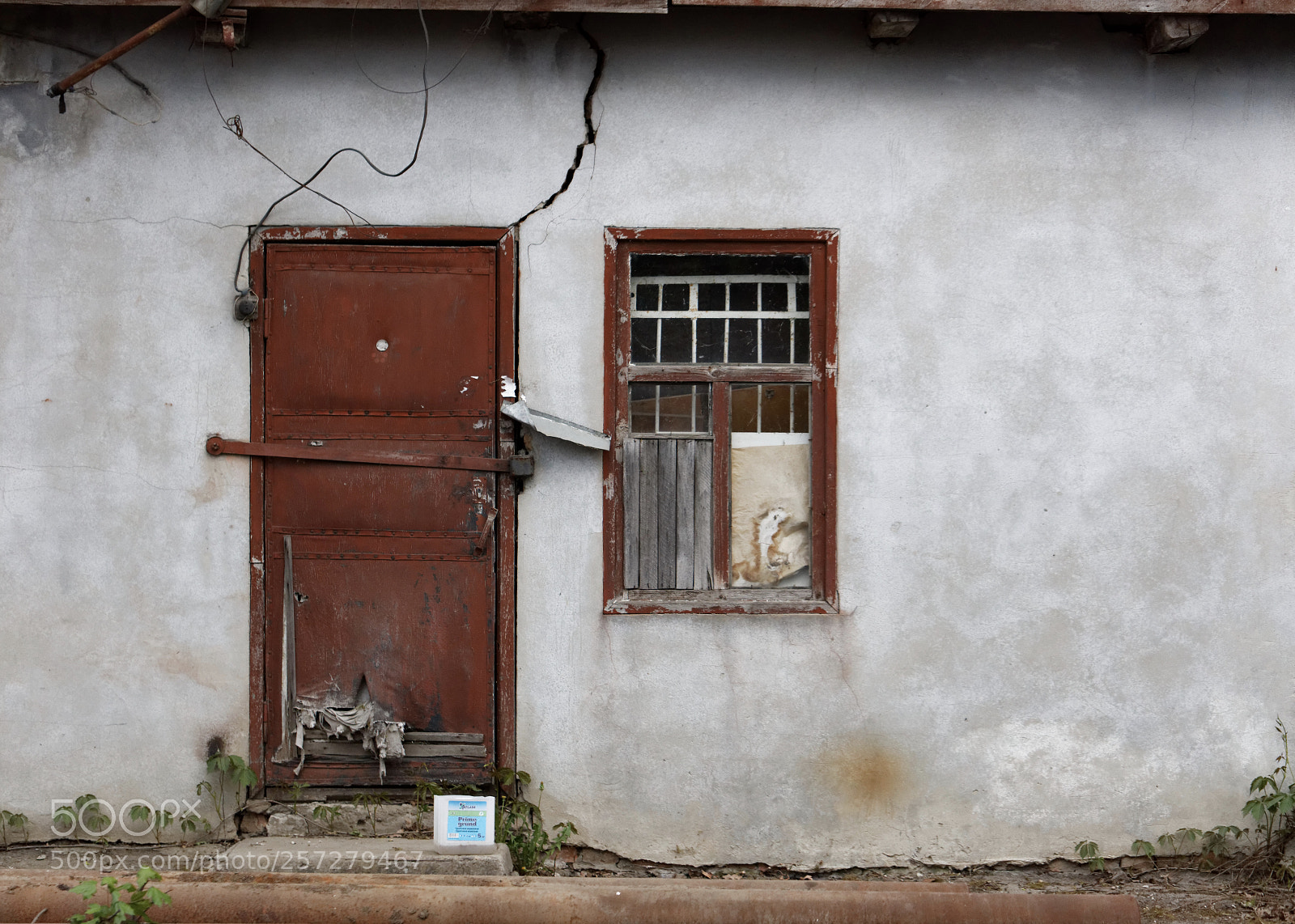 Canon EOS 5DS sample photo. Door & window photography