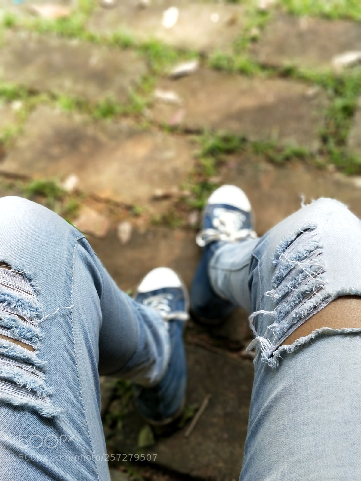OnePlus 5 sample photo. Blue jeans and tired photography