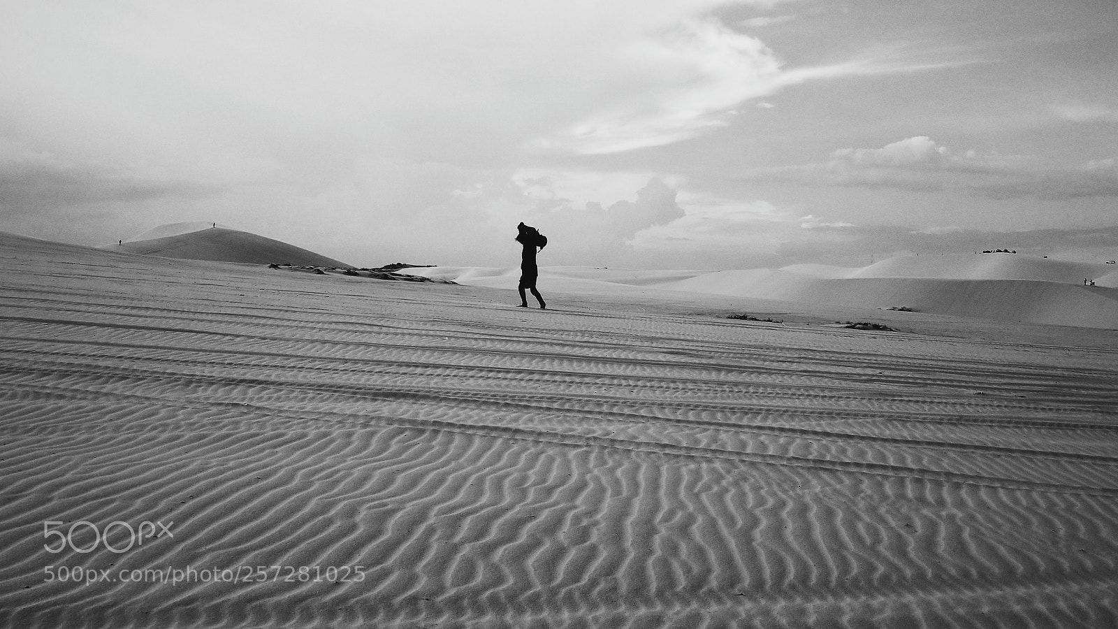 Samsung Galaxy S8+ sample photo. Man on sand photography