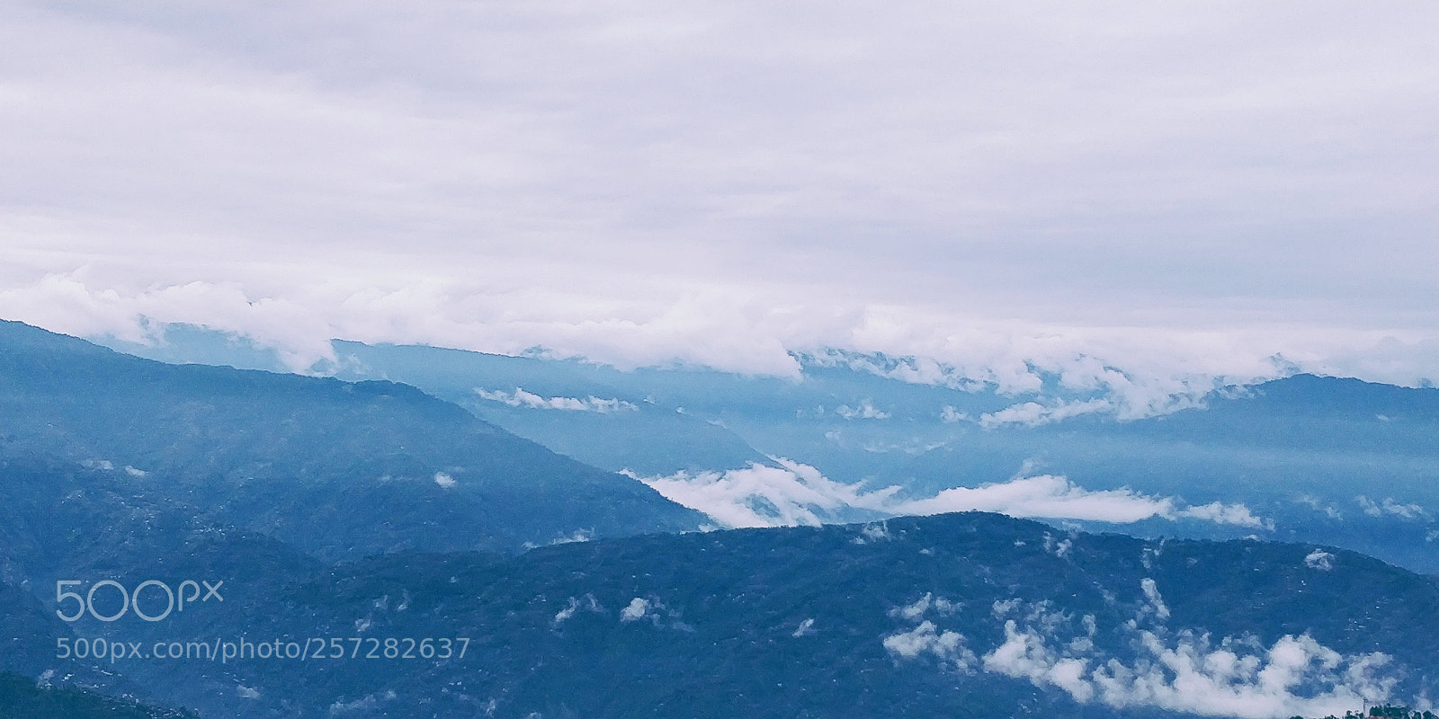 OnePlus 5T sample photo. Clouds coming in mountains photography