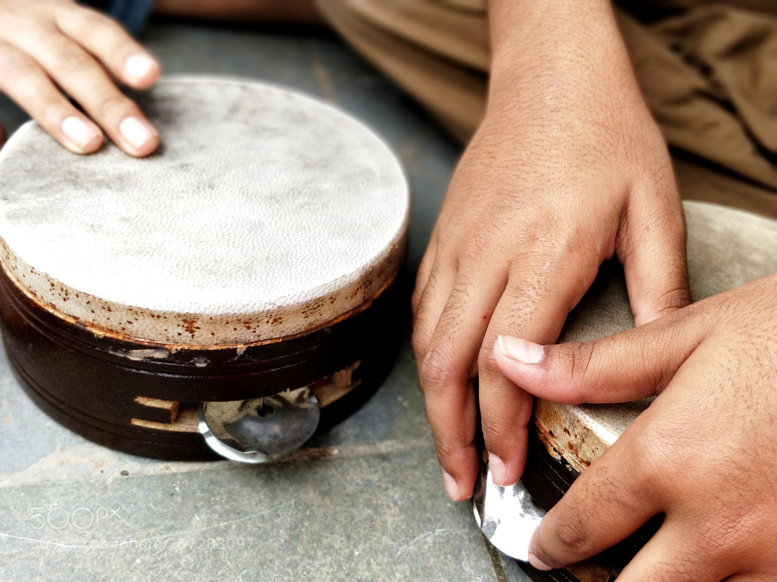 OnePlus 5 sample photo. Folk music photography