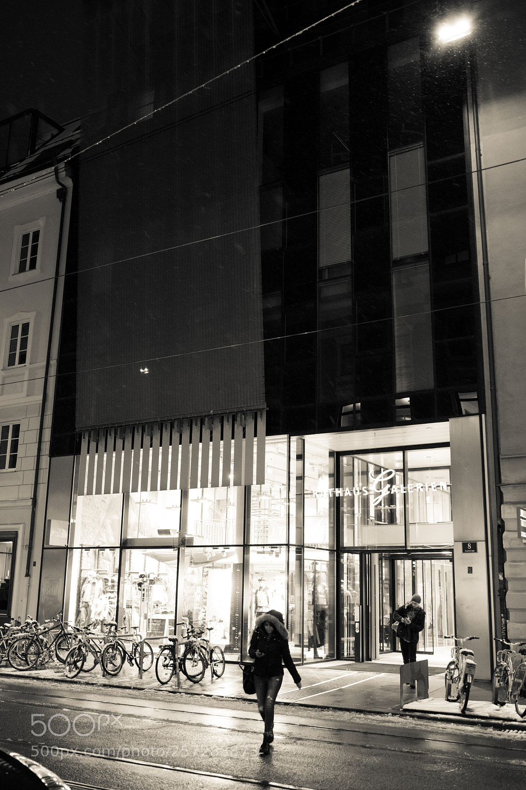 Canon EOS 5D Mark IV sample photo. City life photography