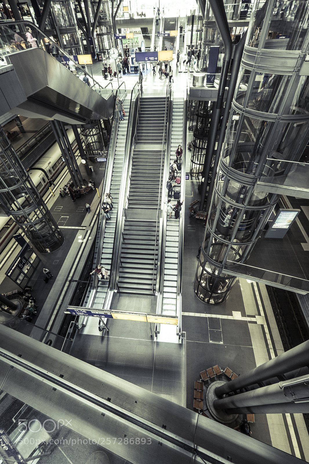 Fujifilm X-T10 sample photo. Main train station of photography