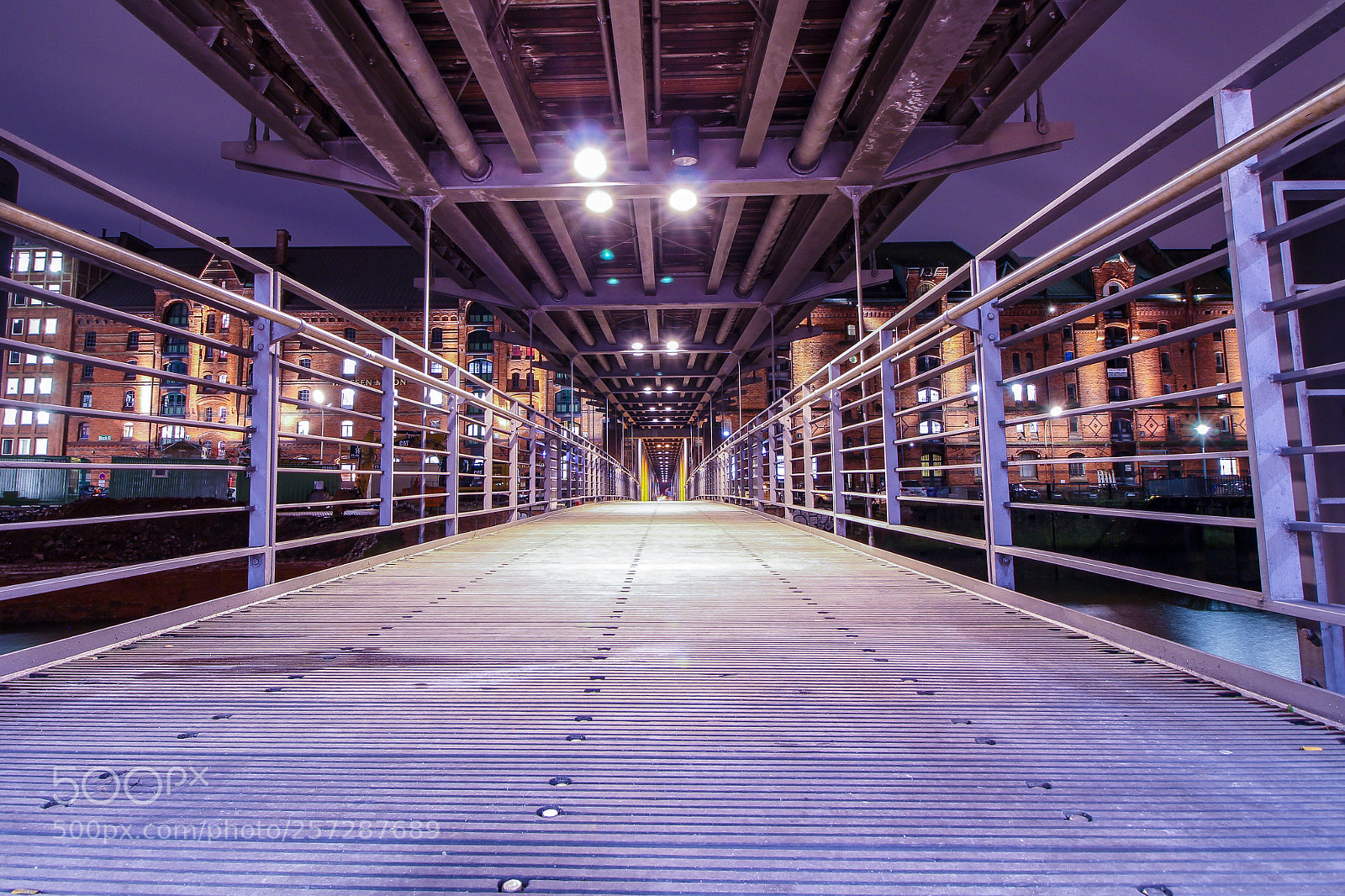 Canon EOS 700D (EOS Rebel T5i / EOS Kiss X7i) sample photo. Speicherstadt hamburg brücke photography