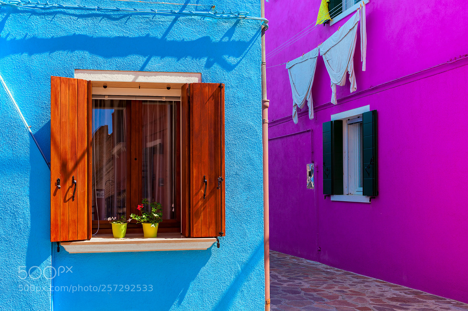 Canon EOS 5D Mark II sample photo. Small street and colorful photography