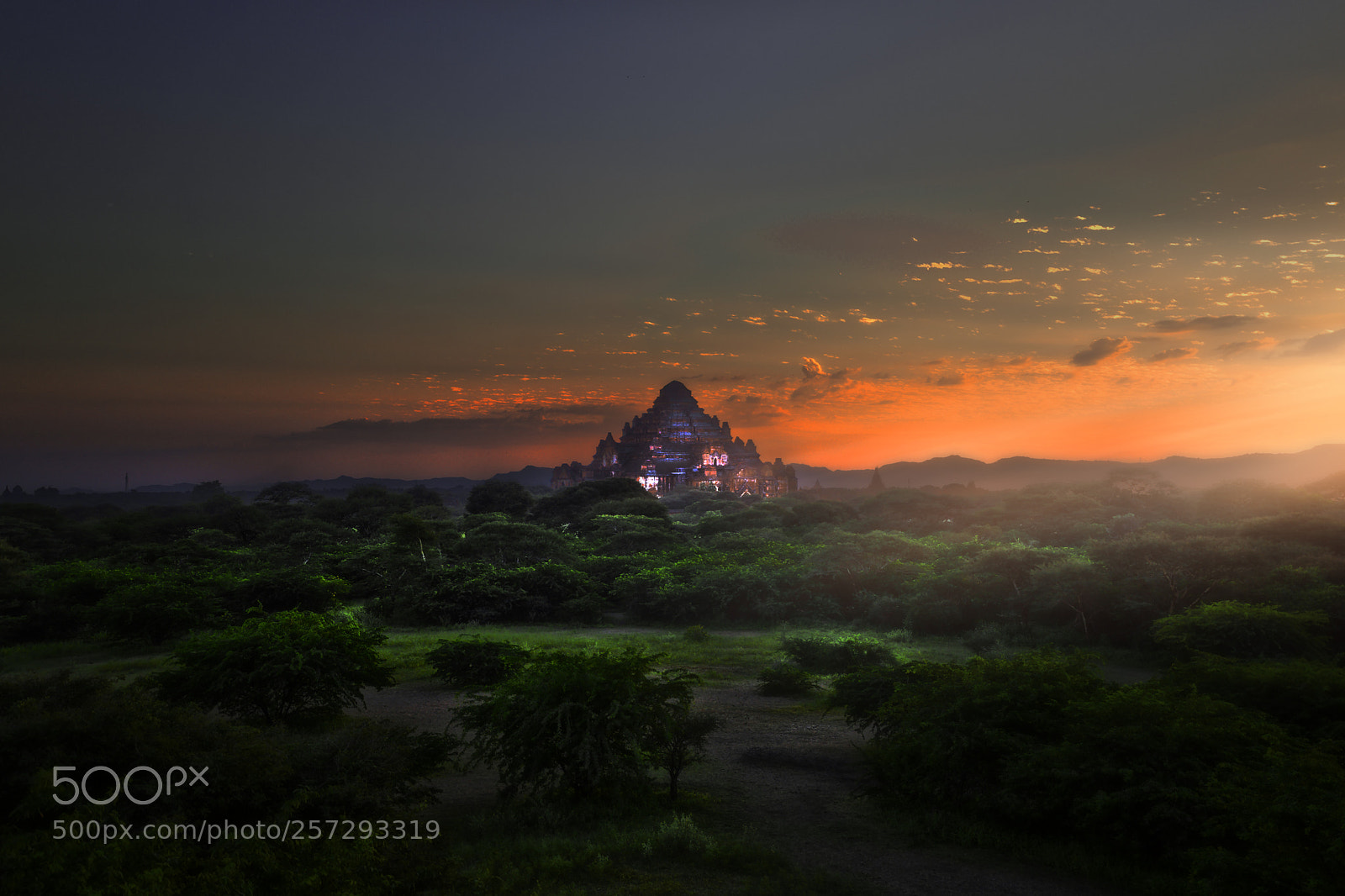 Nikon D5500 sample photo. Dhammayangyi temple photography