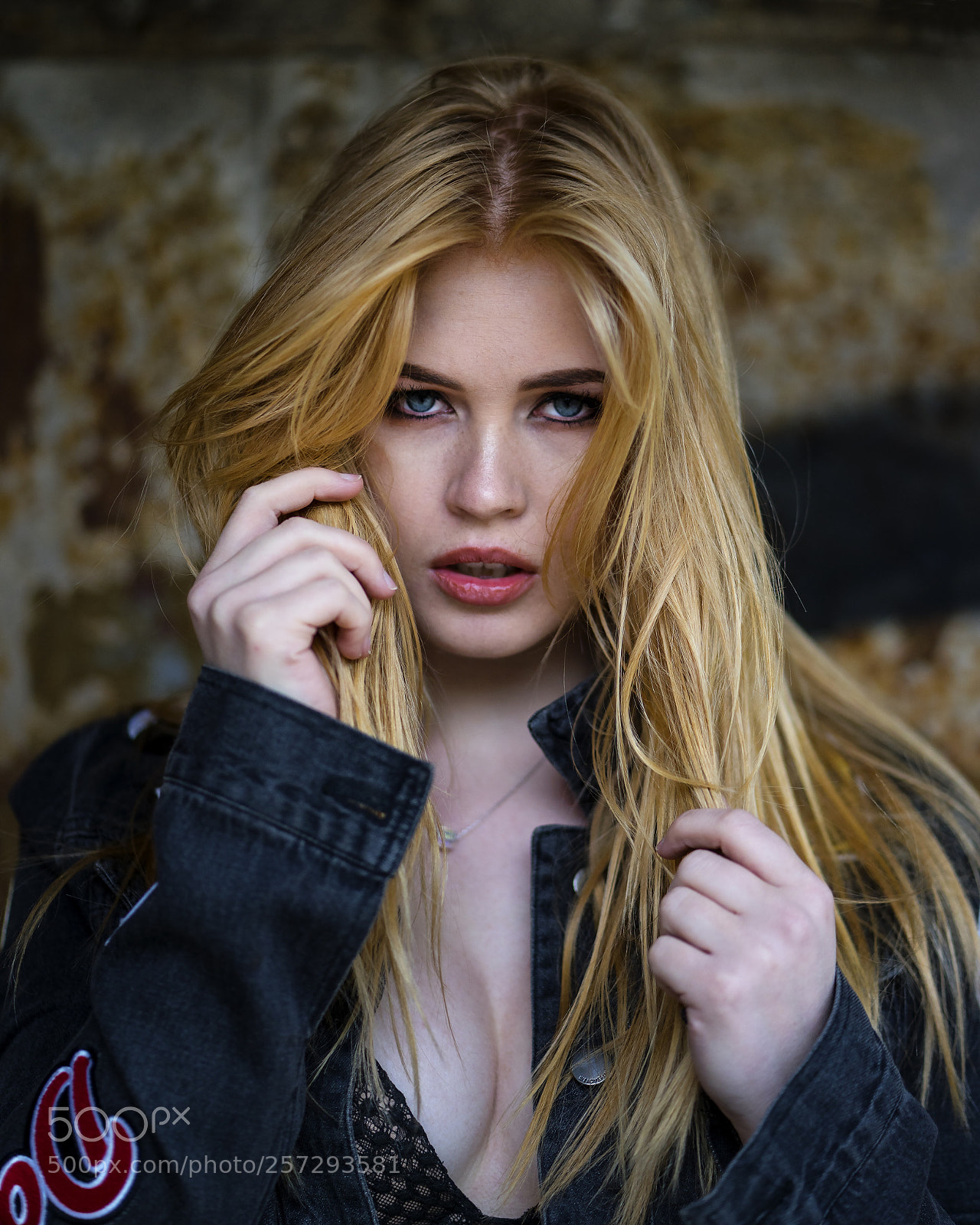 Sony a7 sample photo. Georgia strikes a pose  photography
