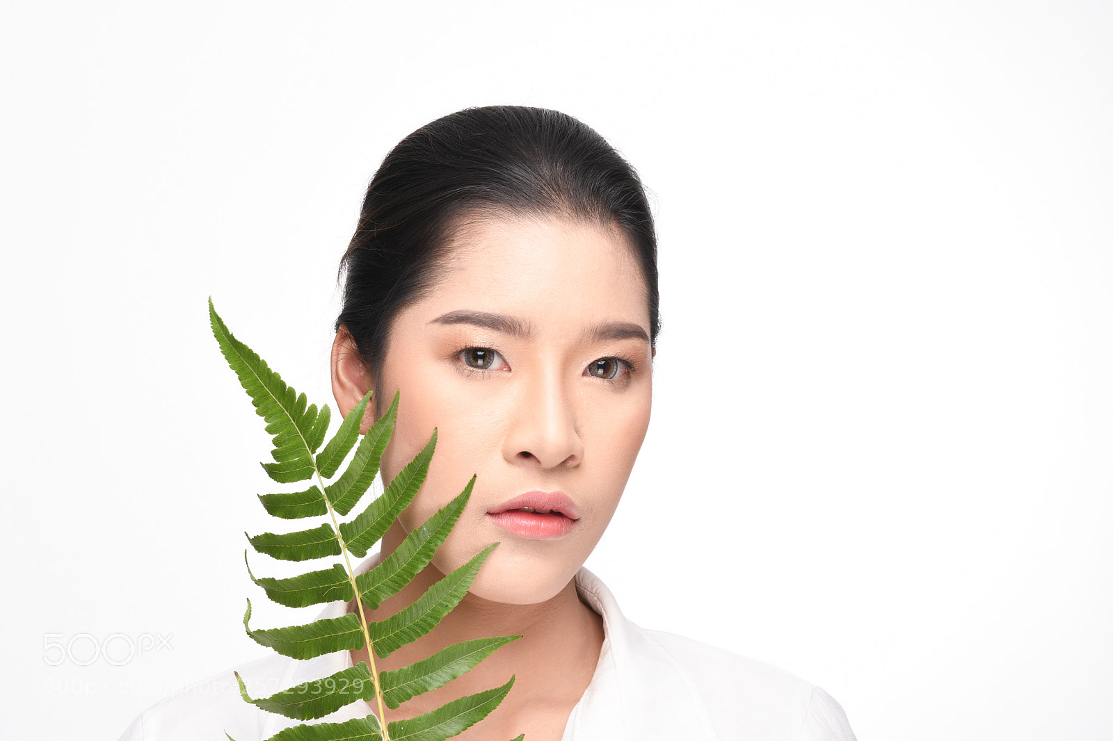 Nikon D500 sample photo. Beautiful woman holding green photography