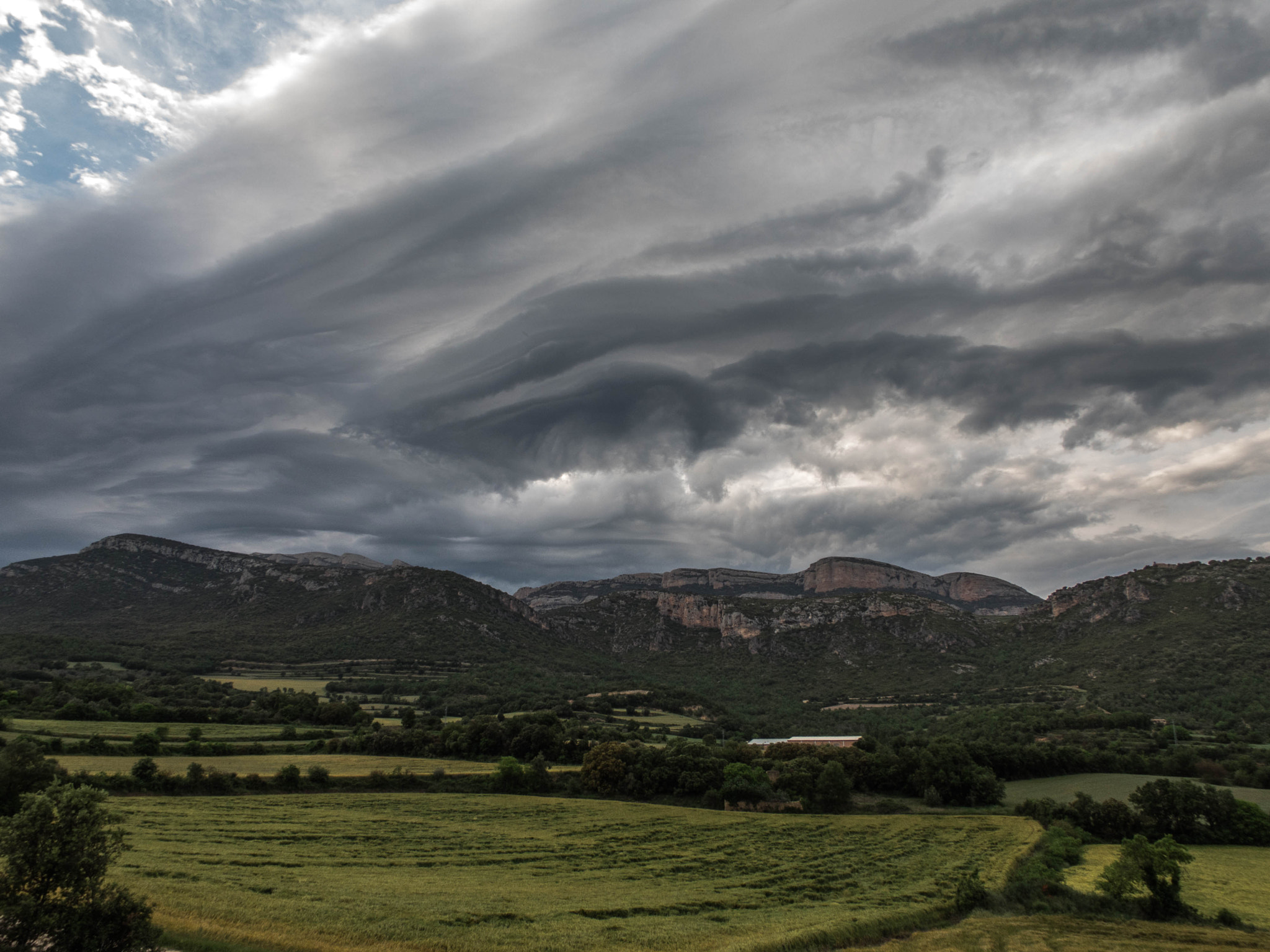 Canon PowerShot S120 sample photo. Nubes en el montsec photography