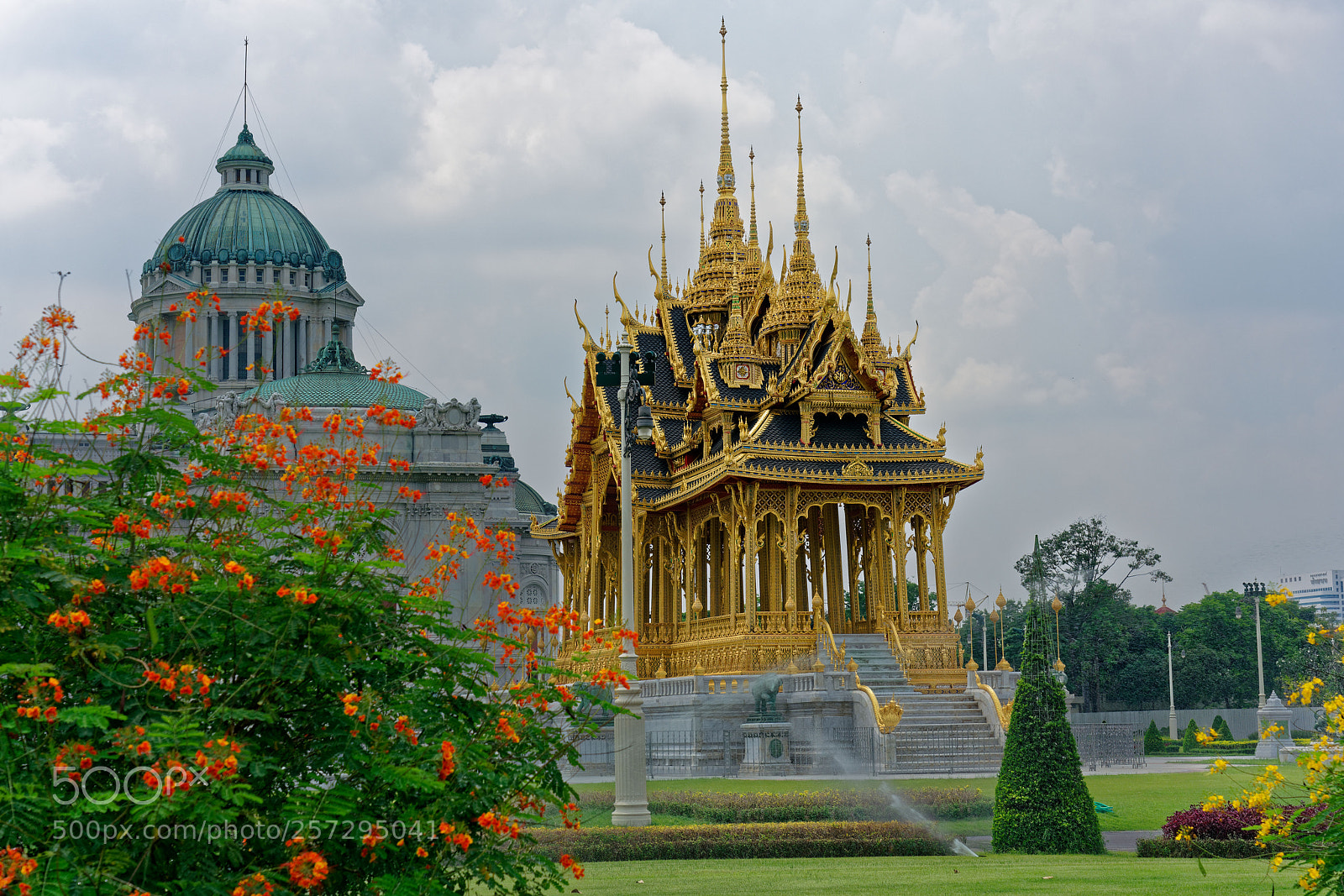 Sony a7R II sample photo. Memorial crowns of the photography