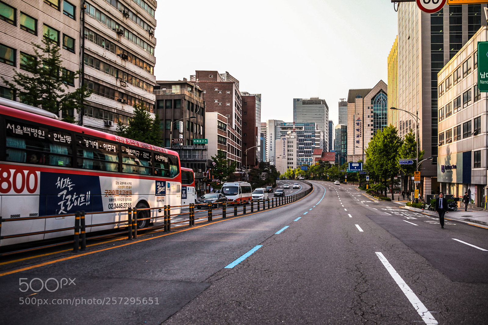 Canon EOS 5D Mark II sample photo. A street in seoul. photography