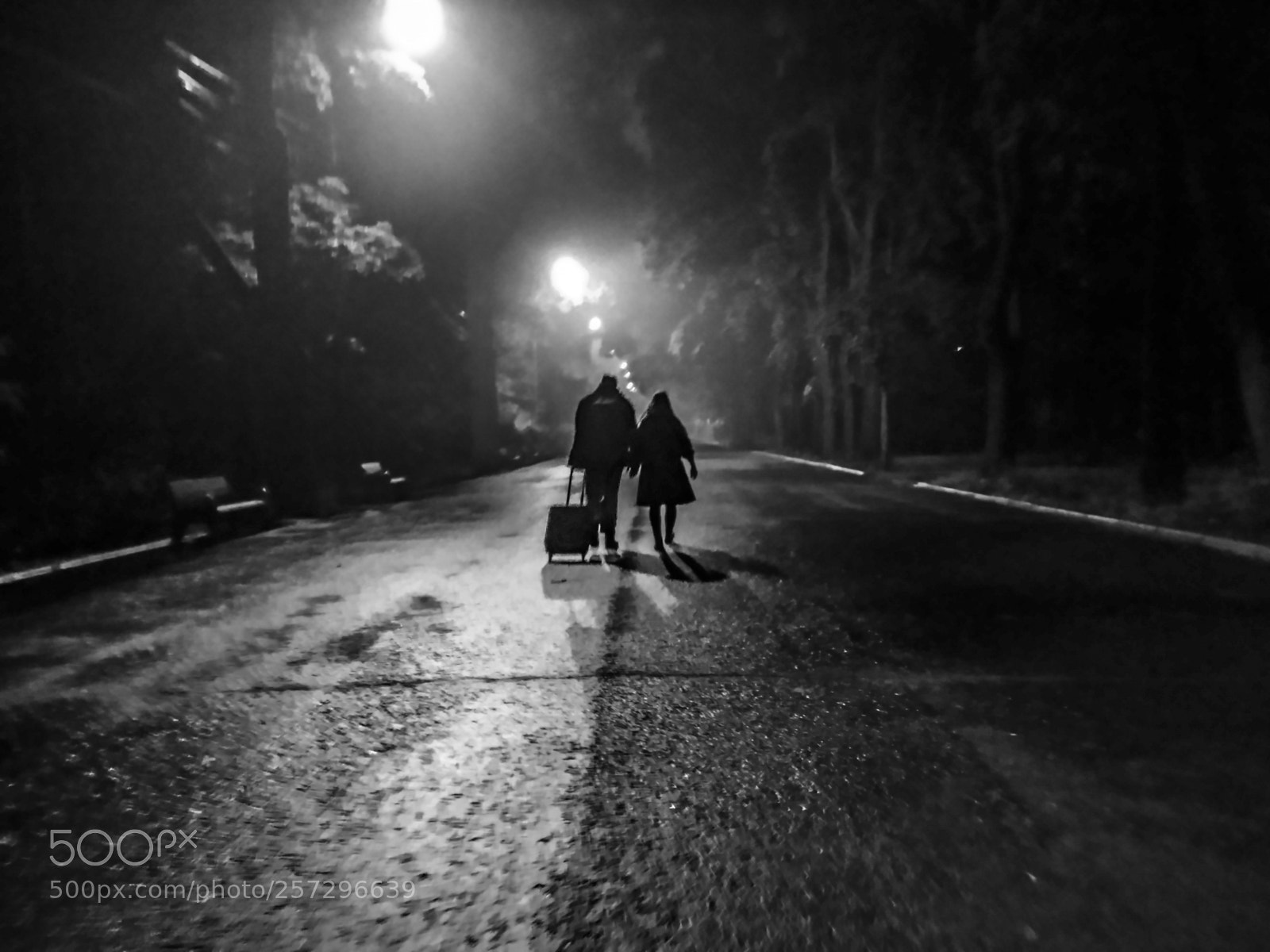 LG G6 sample photo. Night walk photography