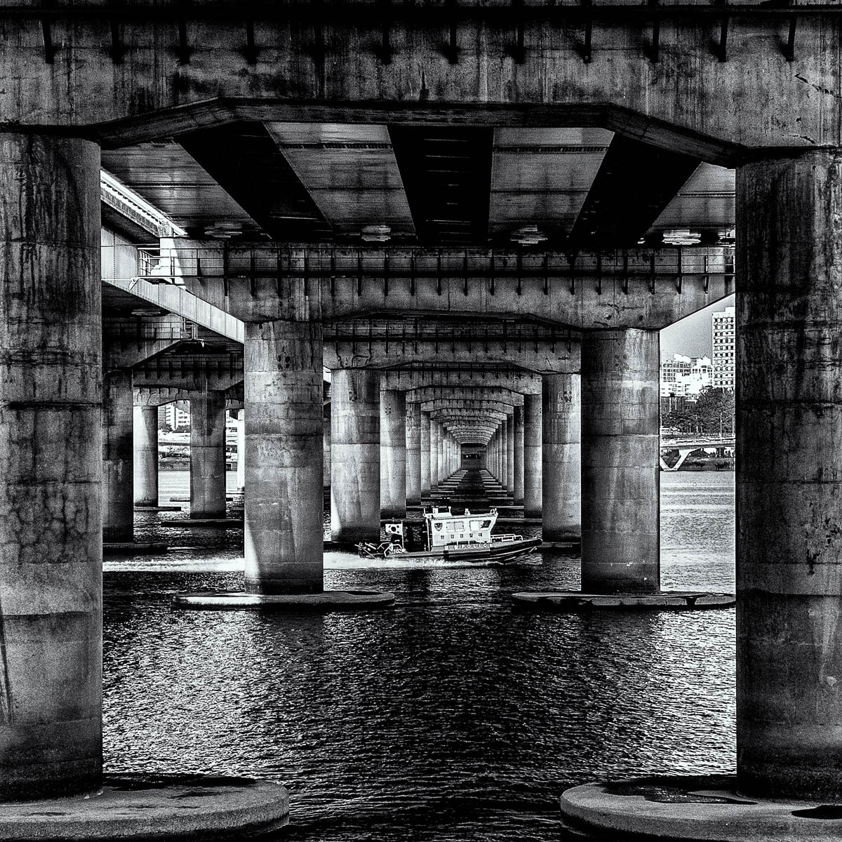 Leica D-Lux 6 sample photo. Under the bridge photography
