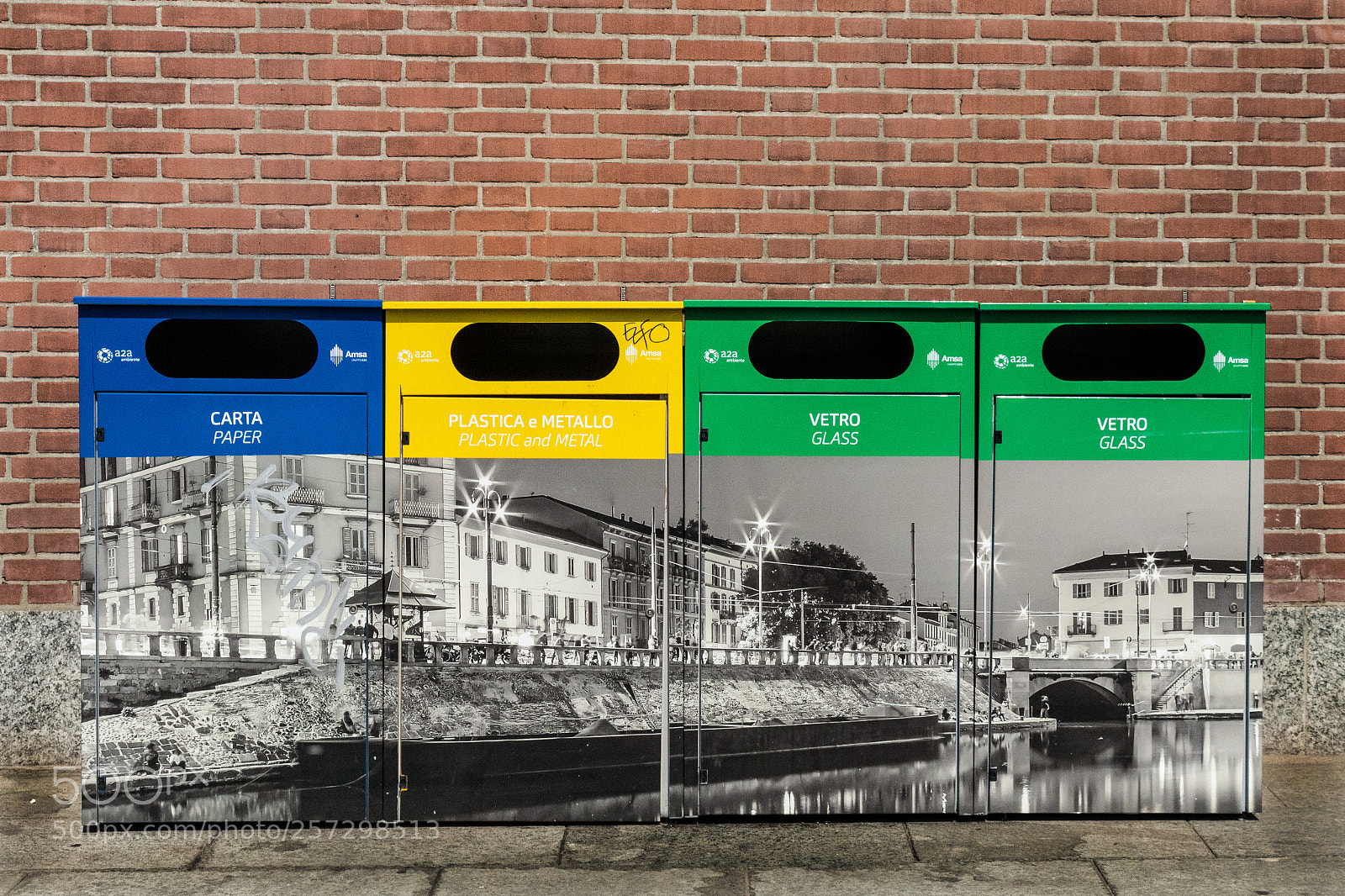 Canon EOS 1300D (EOS Rebel T6 / EOS Kiss X80) sample photo. Recycling bin photography
