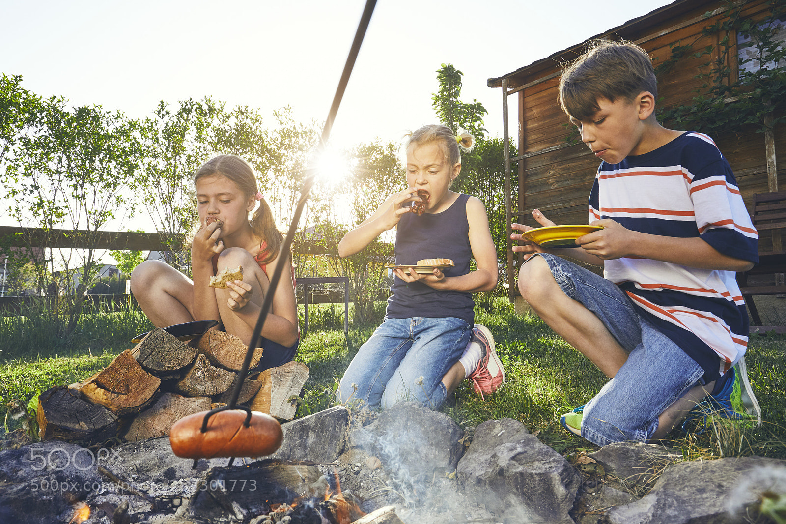Canon EOS 5D Mark IV sample photo. Children enjoy campfire photography