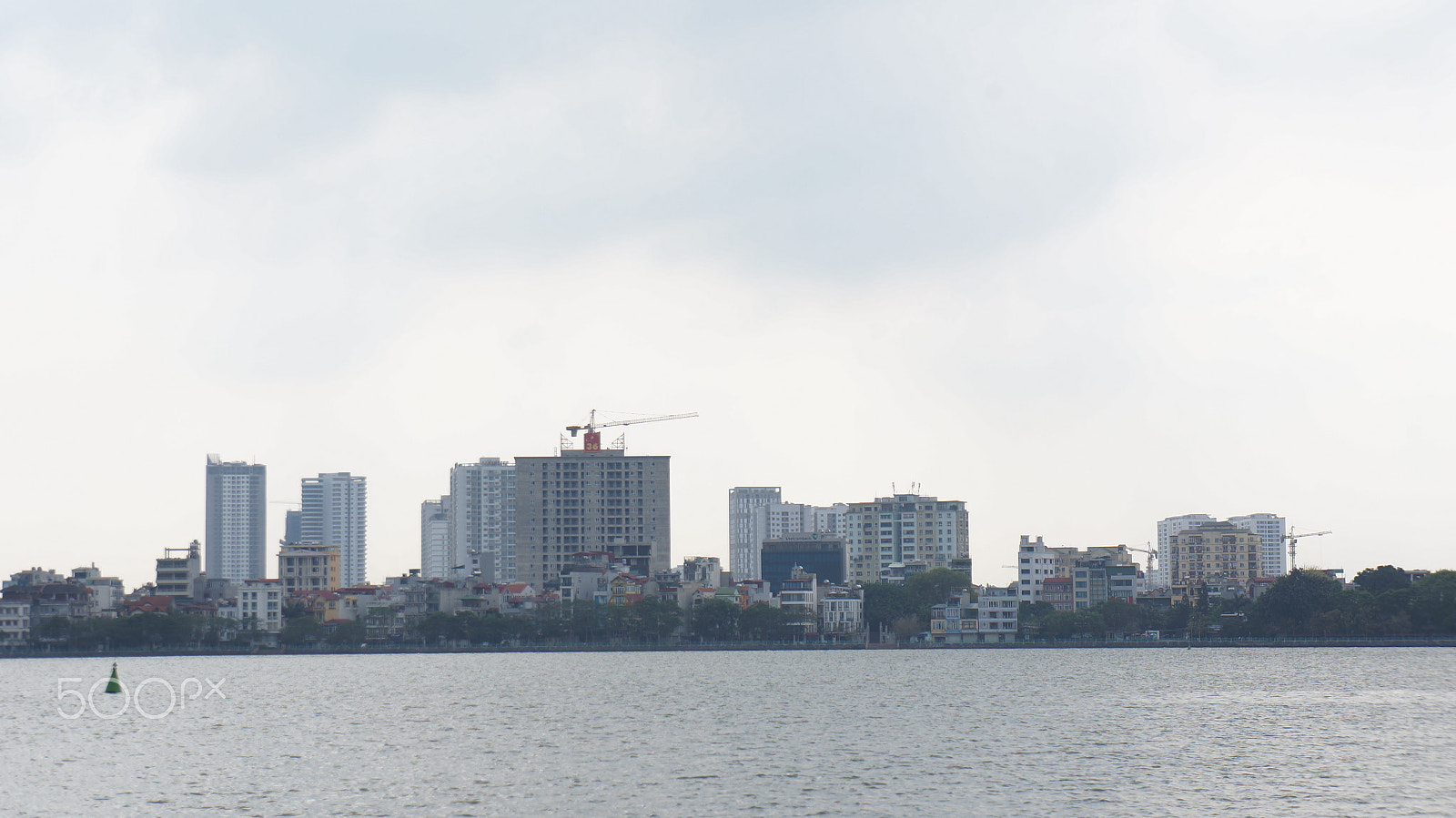 Sony E 18-55mm F3.5-5.6 OSS sample photo. The sky is blue, and the wind is fresh, like usual photography