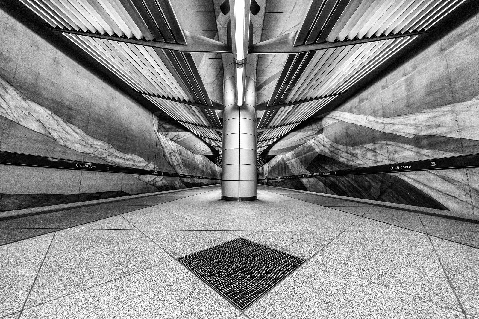 Sony a7R II sample photo. U-bahn in mono photography