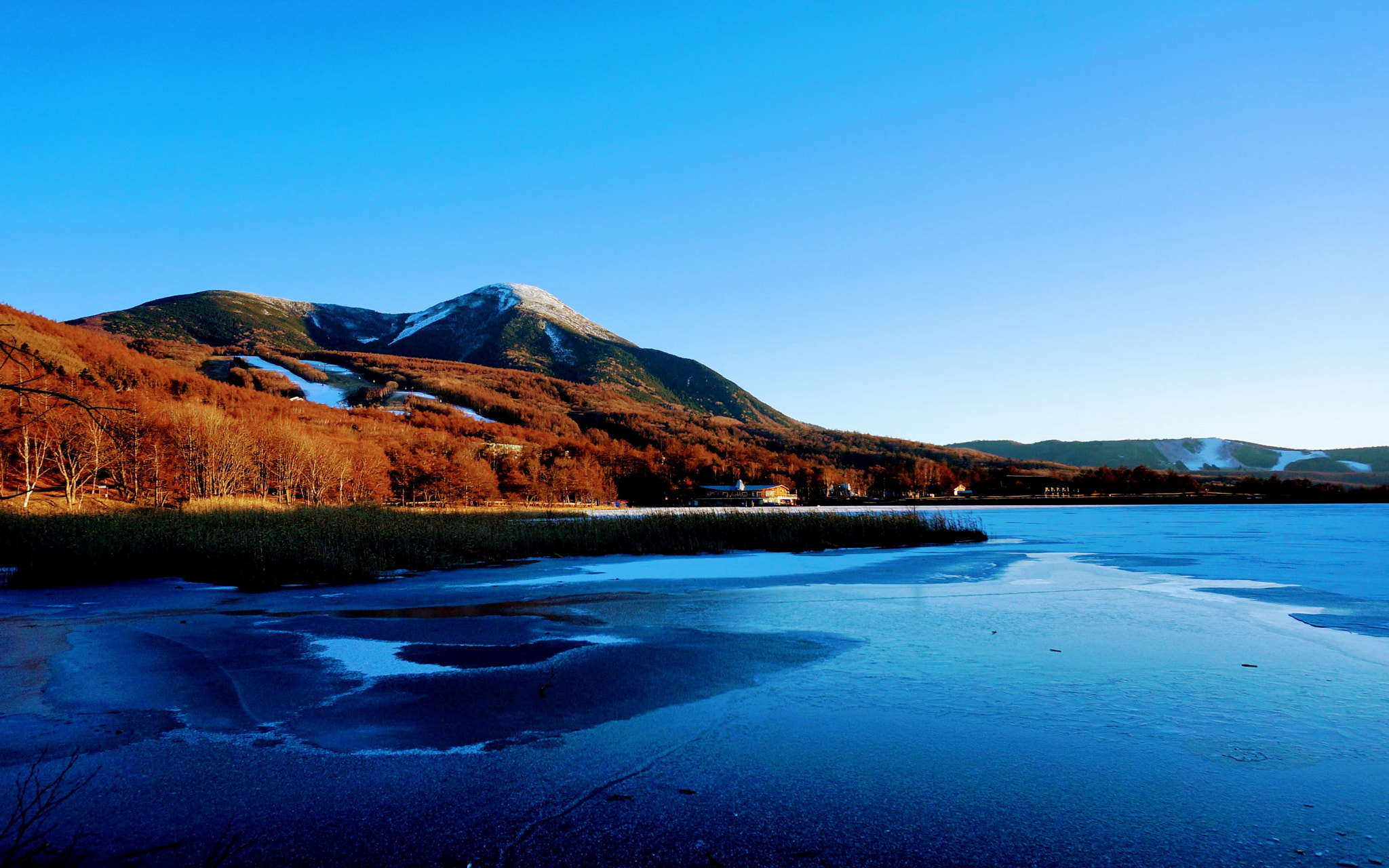 Sony Alpha NEX-5T sample photo. Frozen lake photography