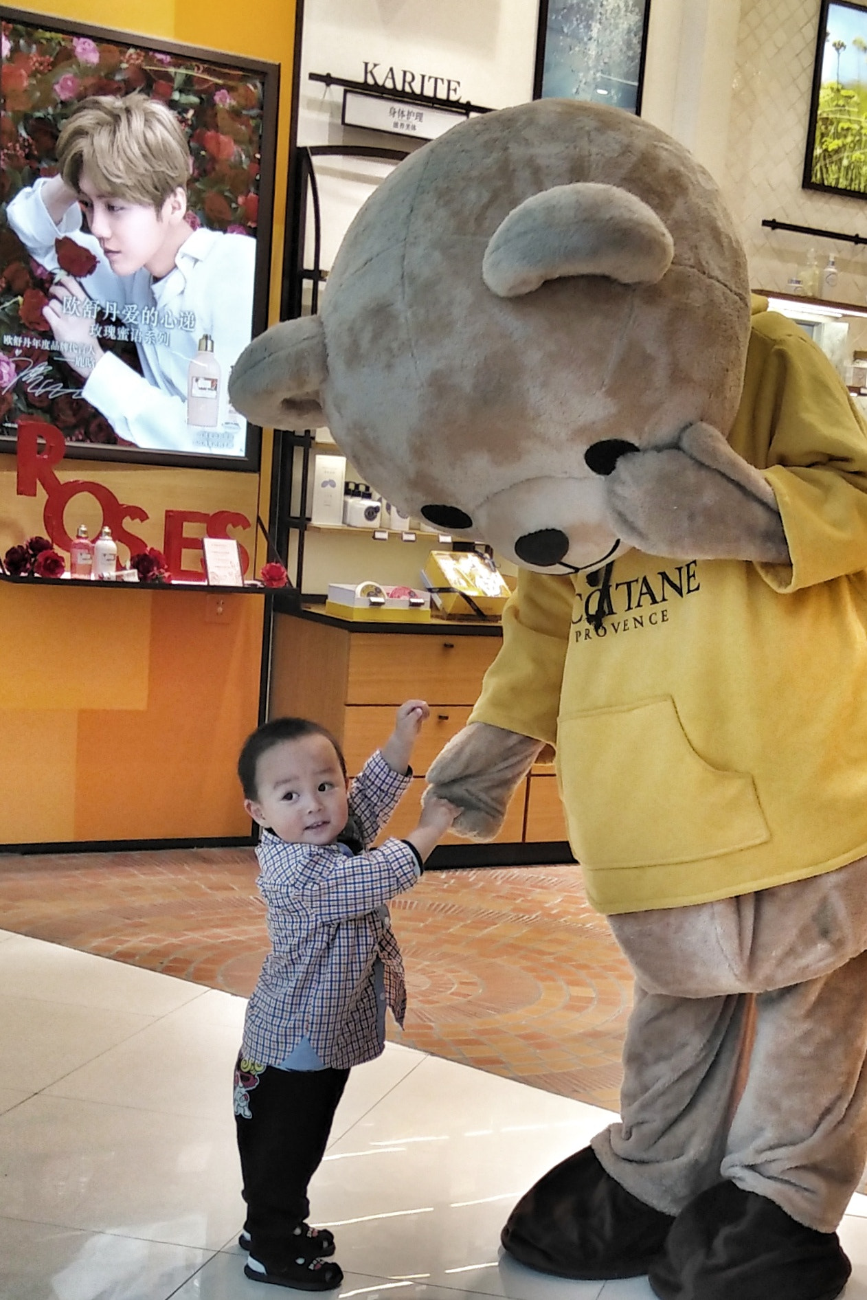 HUAWEI nova sample photo. Bear and boy photography