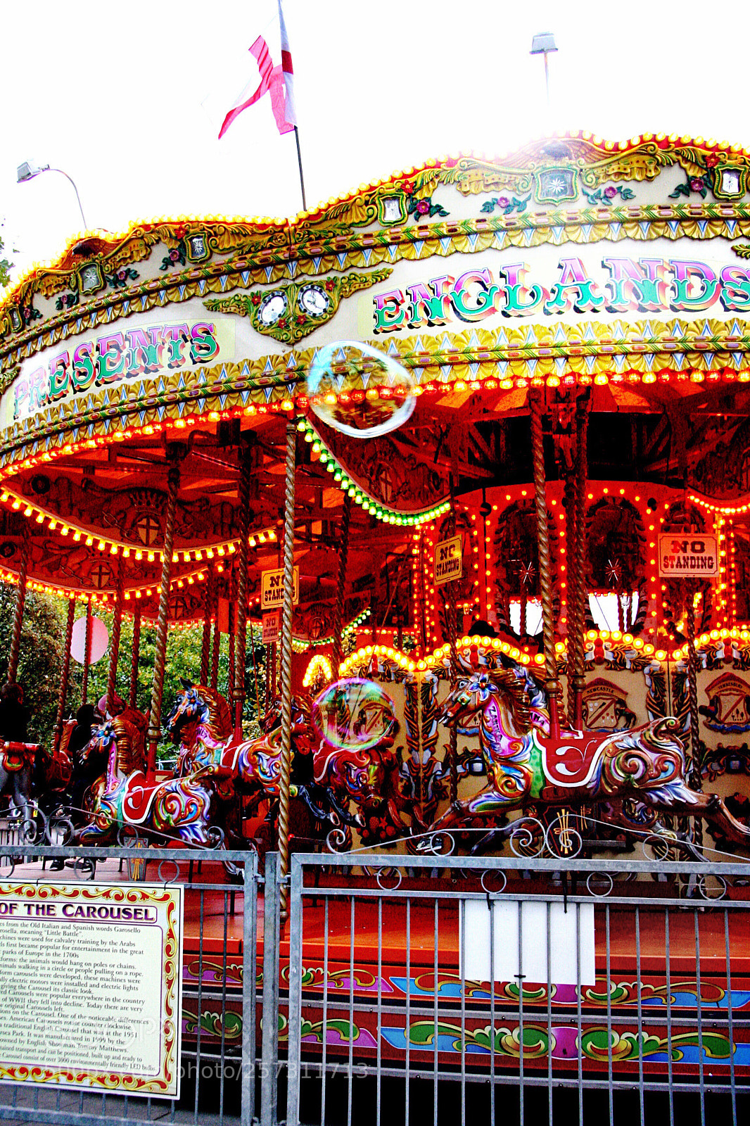 Canon EOS 350D (EOS Digital Rebel XT / EOS Kiss Digital N) sample photo. Colourful carousel photography