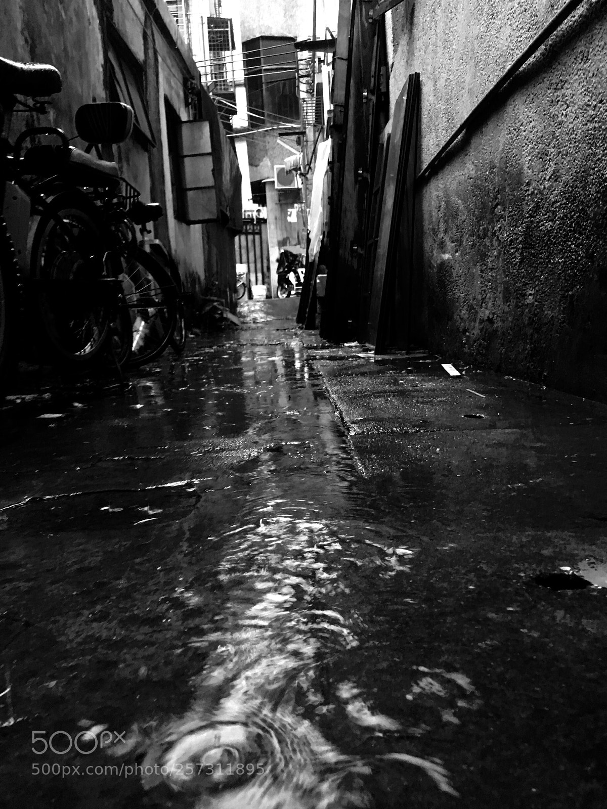 Apple iPhone 6s sample photo. 雨 photography