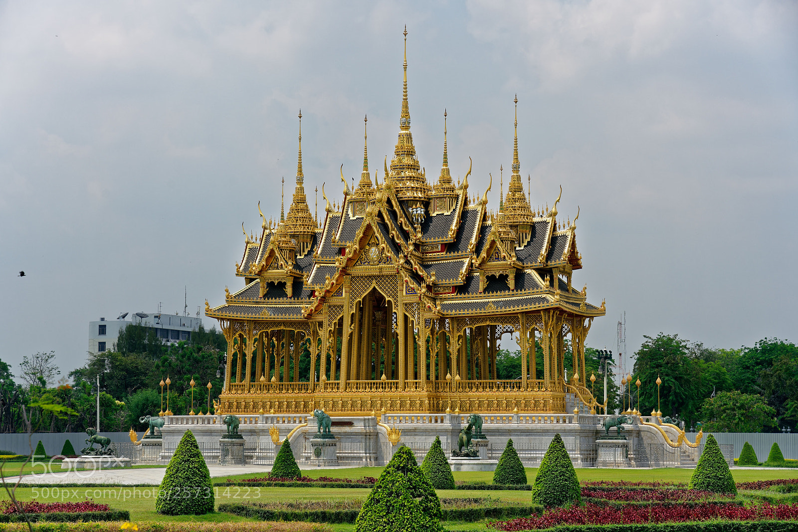 Sony a7R II sample photo. Memorial crowns of the photography