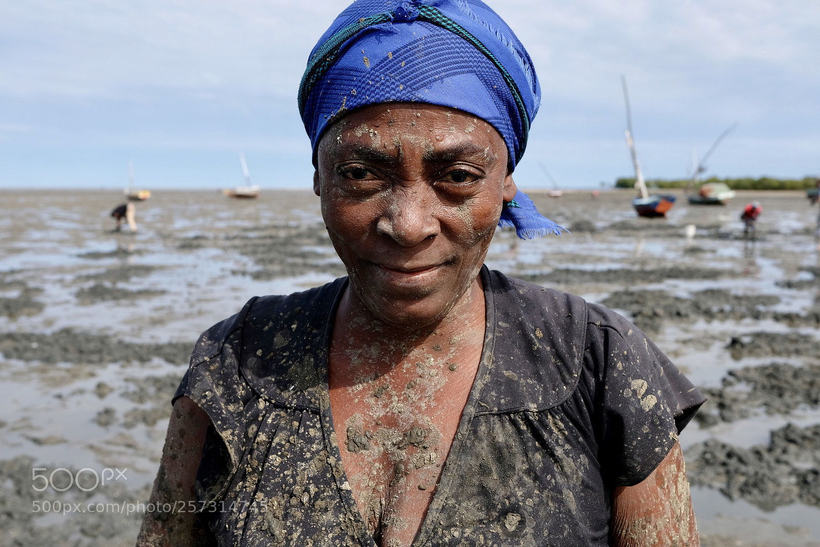Fujifilm X-T2 sample photo. Woman in the mud photography