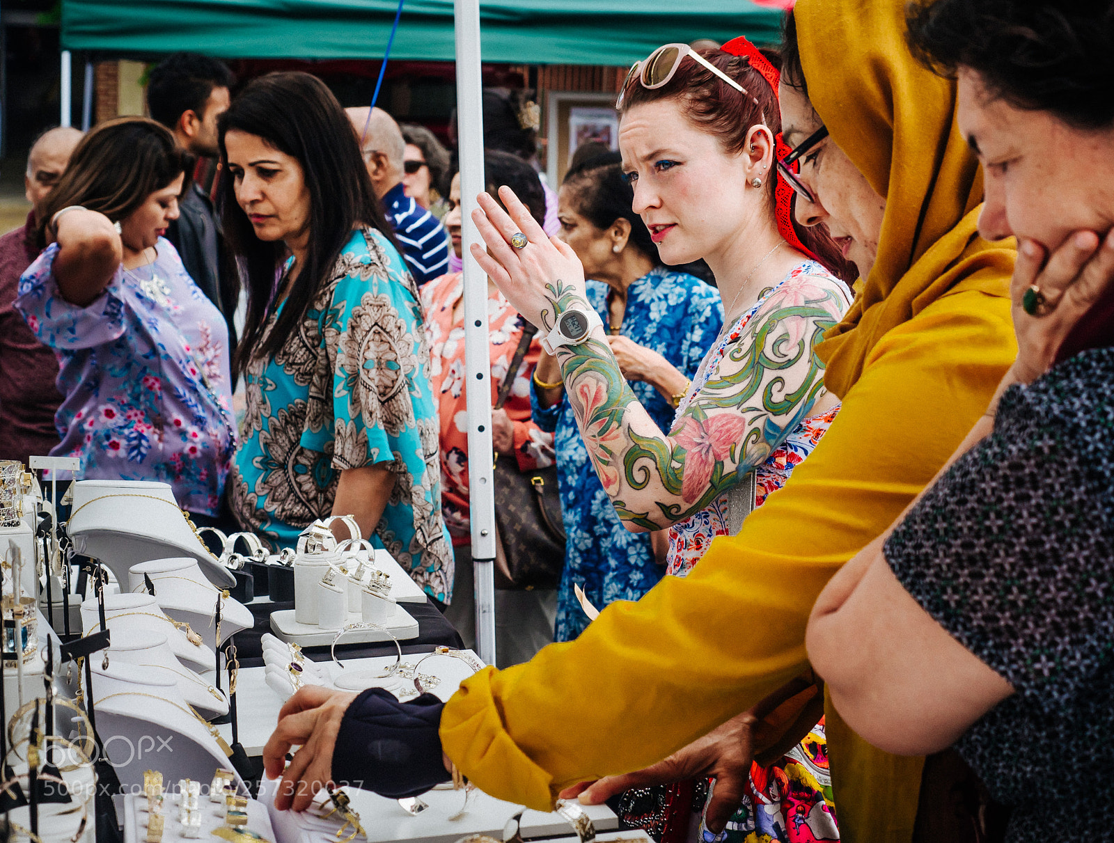 Panasonic Lumix DMC-GX8 sample photo. Jewelry shoppers photography