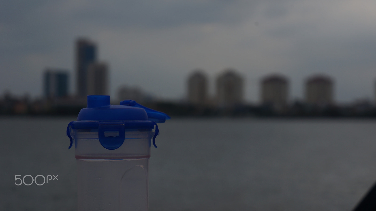 Sony E 18-55mm F3.5-5.6 OSS sample photo. The sky is blue, and the wind is fresh, like usual photography