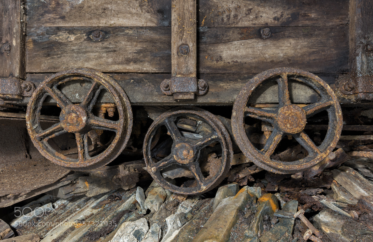 Nikon D600 sample photo. Wooden wagon wheels photography