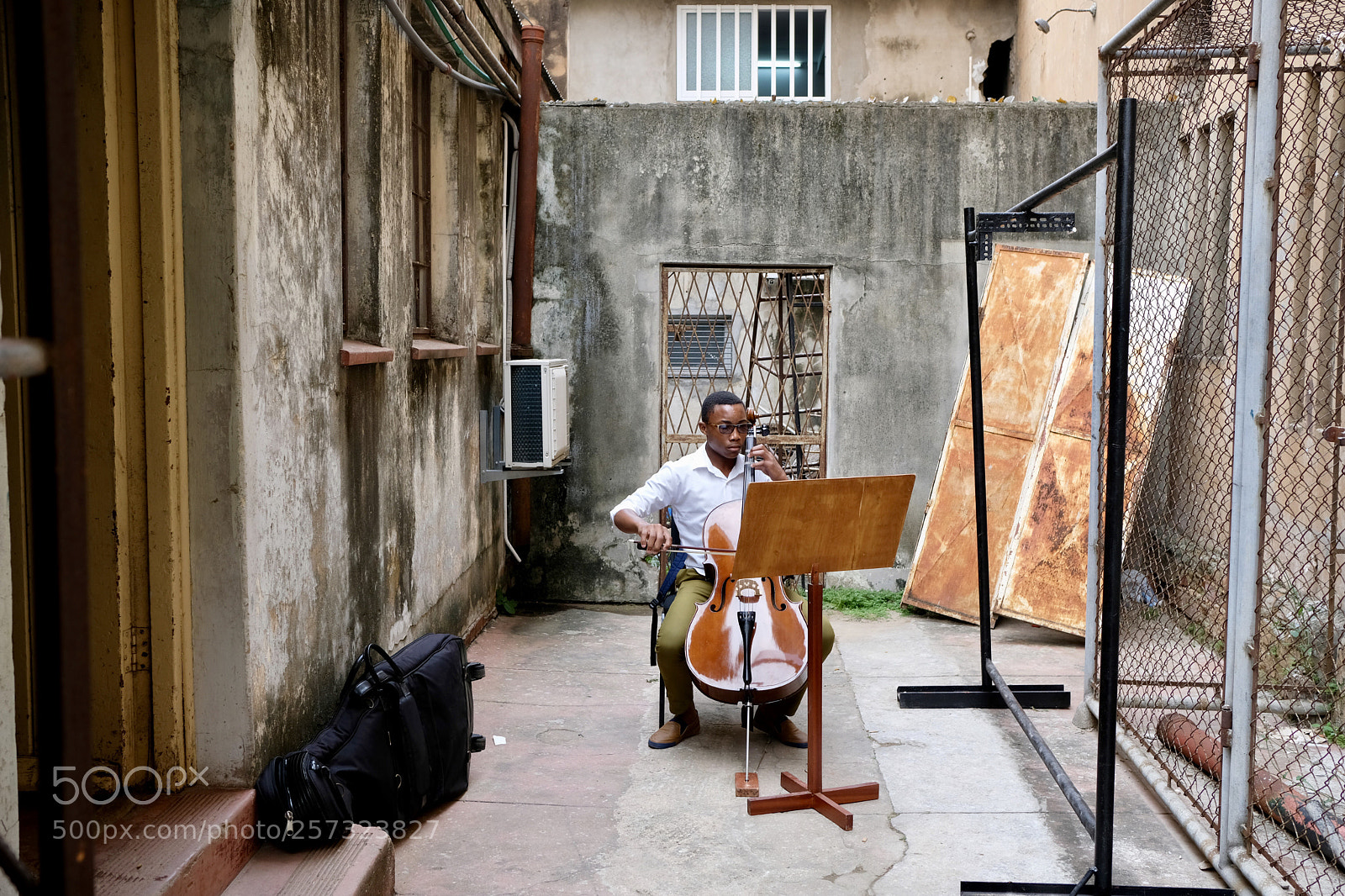 Fujifilm X-T2 sample photo. The maputo cellist photography