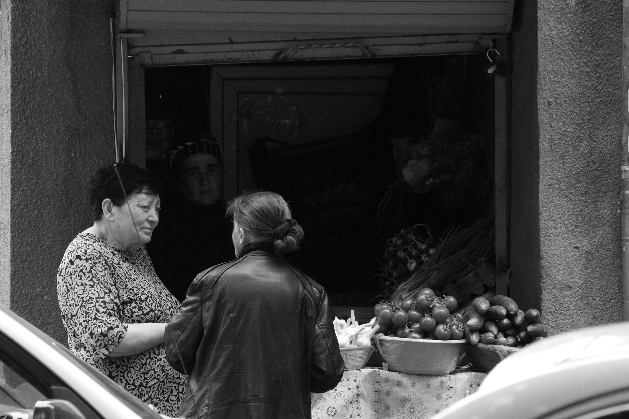 Canon EF 75-300mm f/4-5.6 USM sample photo. Vegetable shop photography