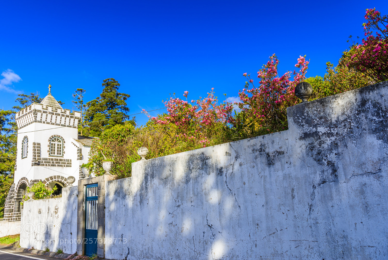 Canon EOS 5D Mark IV sample photo. A ores-faial-church on route photography